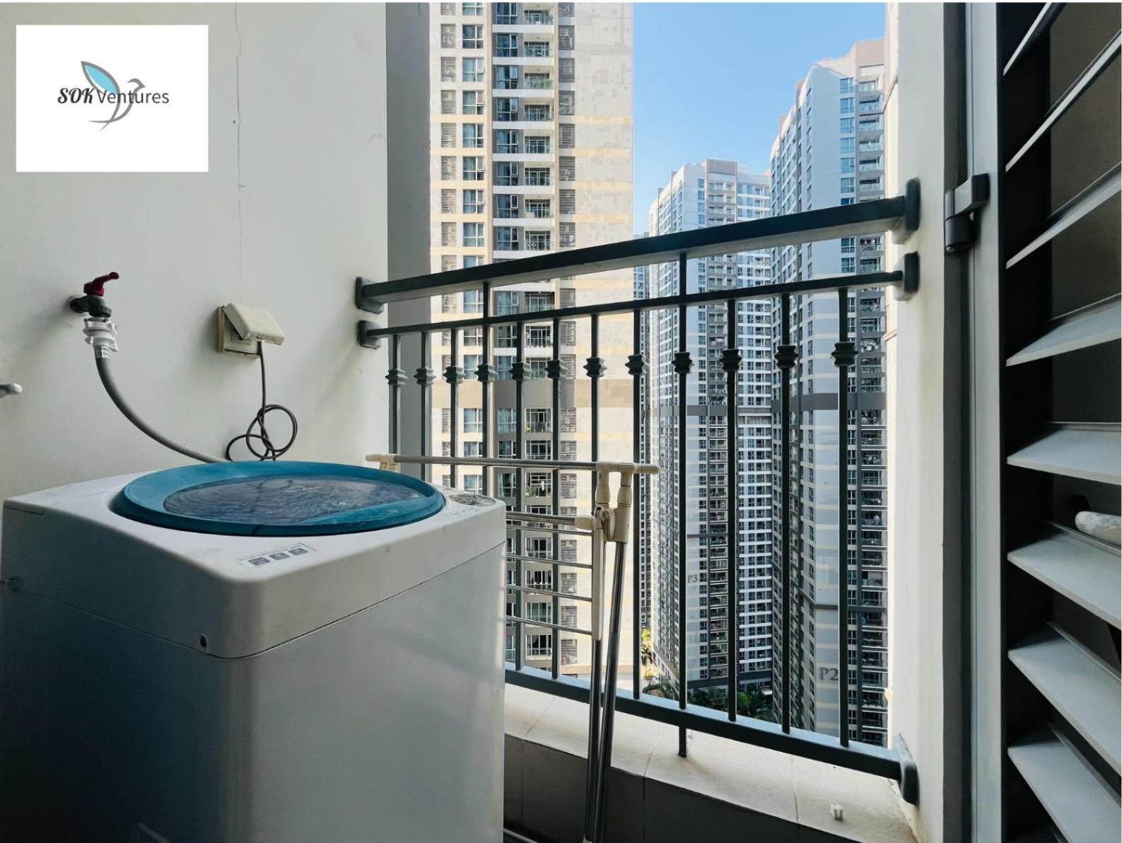 1-bedroom Apartment with Balcony - Central 2 VCP