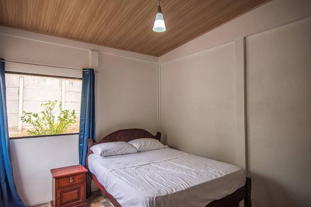 Full house with 2 bedrooms and private pool, 5 guest