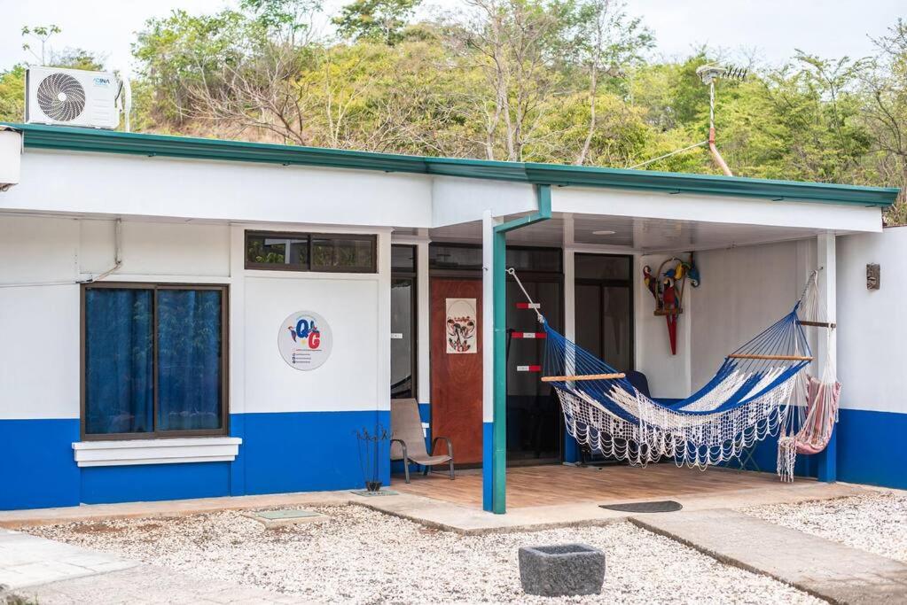 Full house with 2 bedrooms and private pool, 5 guest