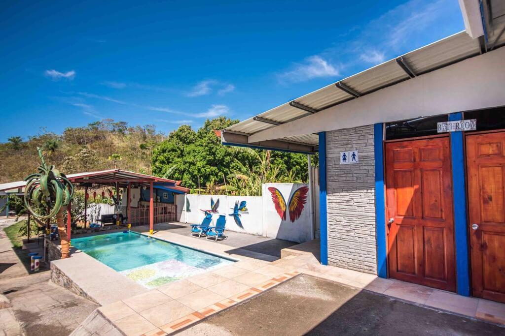 Full house with 2 bedrooms and private pool, 5 guest