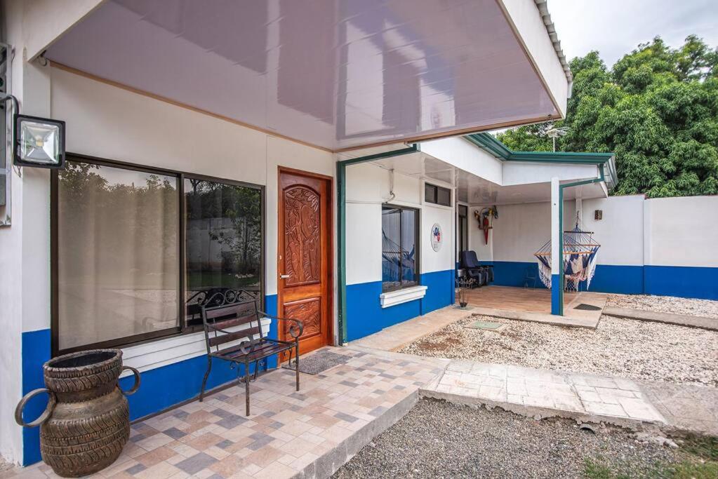 Full house with 2 bedrooms and private pool, 5 guest
