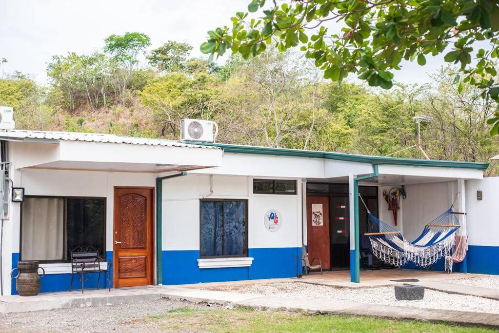 Full house with 2 bedrooms and private pool, 5 guest