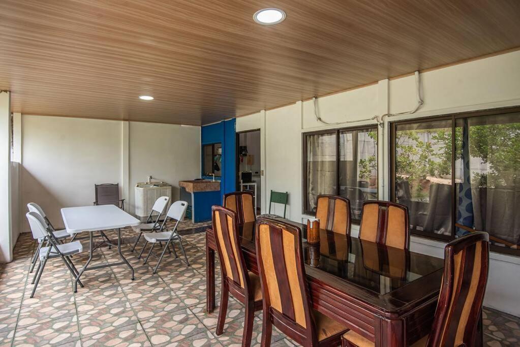 Full house with 2 bedrooms and private pool, 5 guest