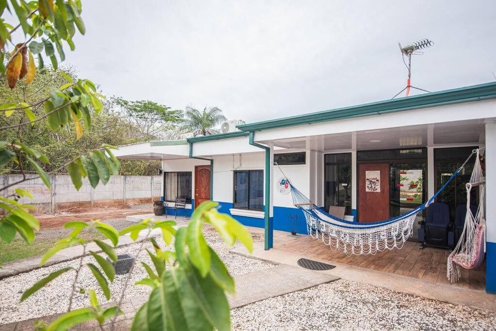 Full house with 2 bedrooms and private pool, 5 guest