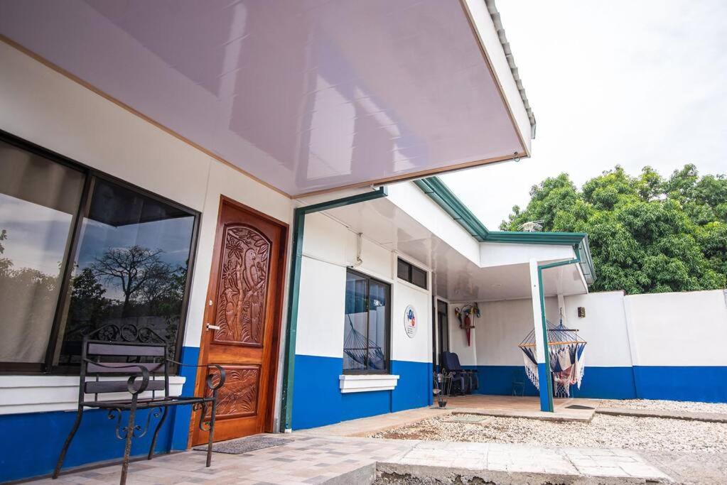 Full house with 2 bedrooms and private pool, 5 guest