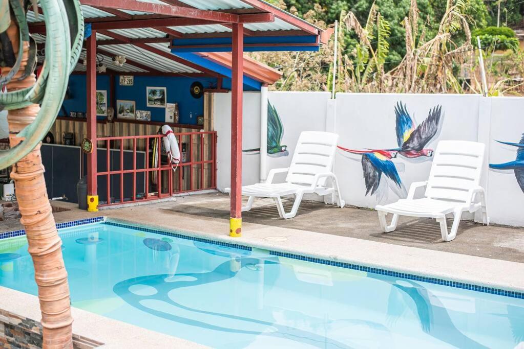 Full house with 2 bedrooms and private pool, 5 guest