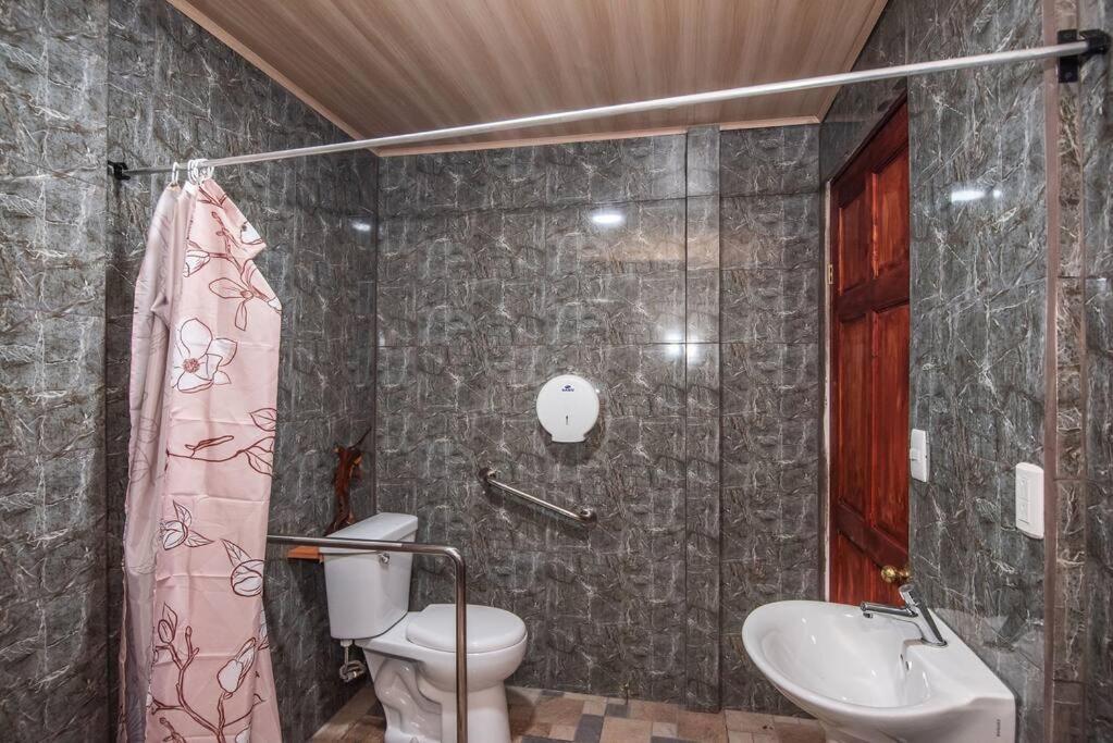 Full house with 2 bedrooms and private pool, 5 guest