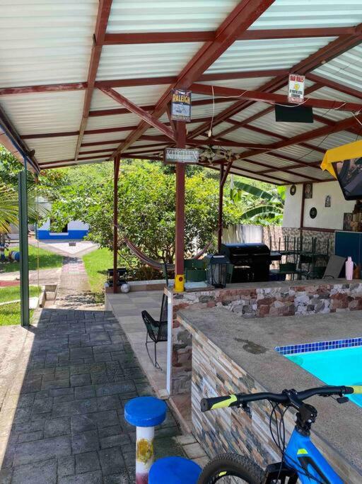 Full house with 2 bedrooms and private pool, 5 guest