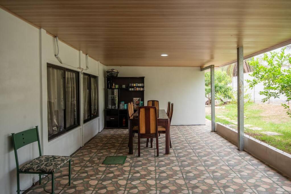 Full house with 2 bedrooms and private pool, 5 guest
