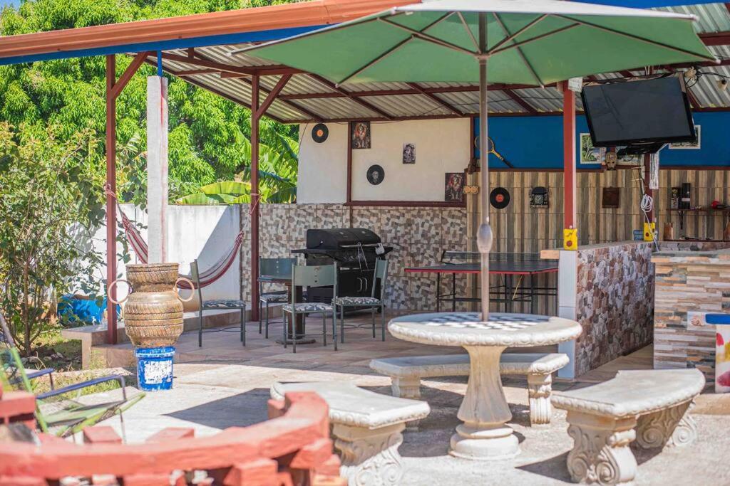 Full house with 2 bedrooms and private pool, 5 guest