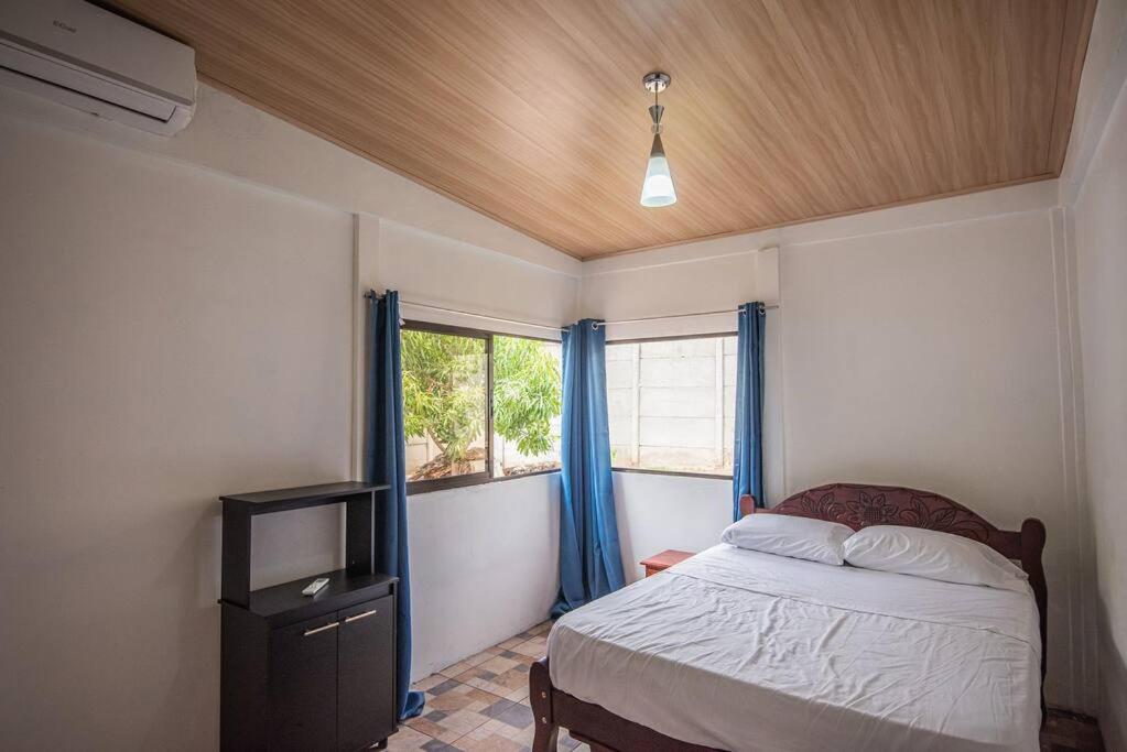Full house with 2 bedrooms and private pool, 5 guest