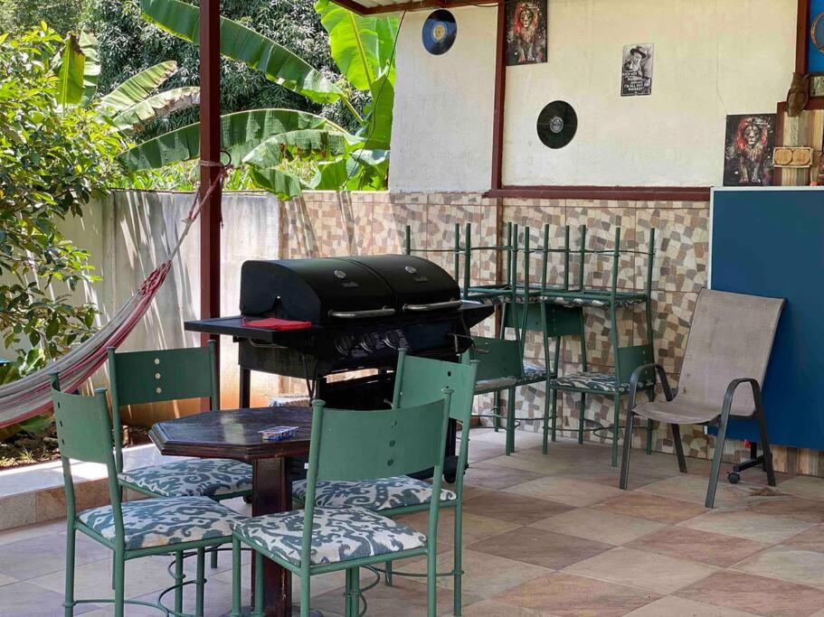 Full house with 2 bedrooms and private pool, 5 guest