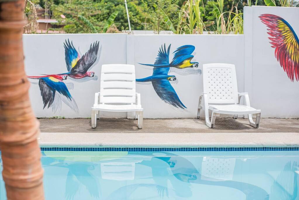 Full house with 2 bedrooms and private pool, 5 guest