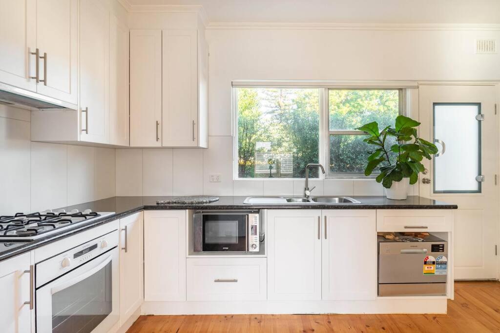 Sams Henley Beach Garden Unit