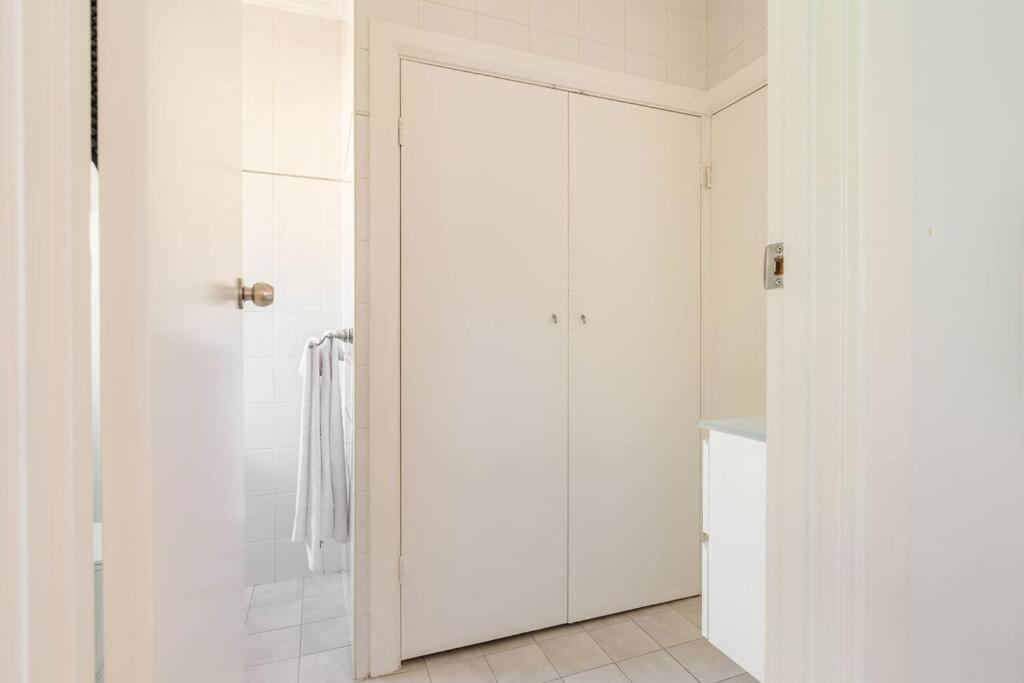Sams Henley Beach Garden Unit