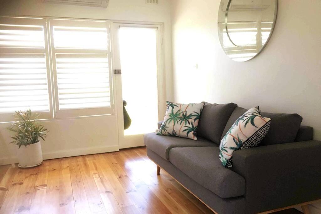 Sams Henley Beach Garden Unit