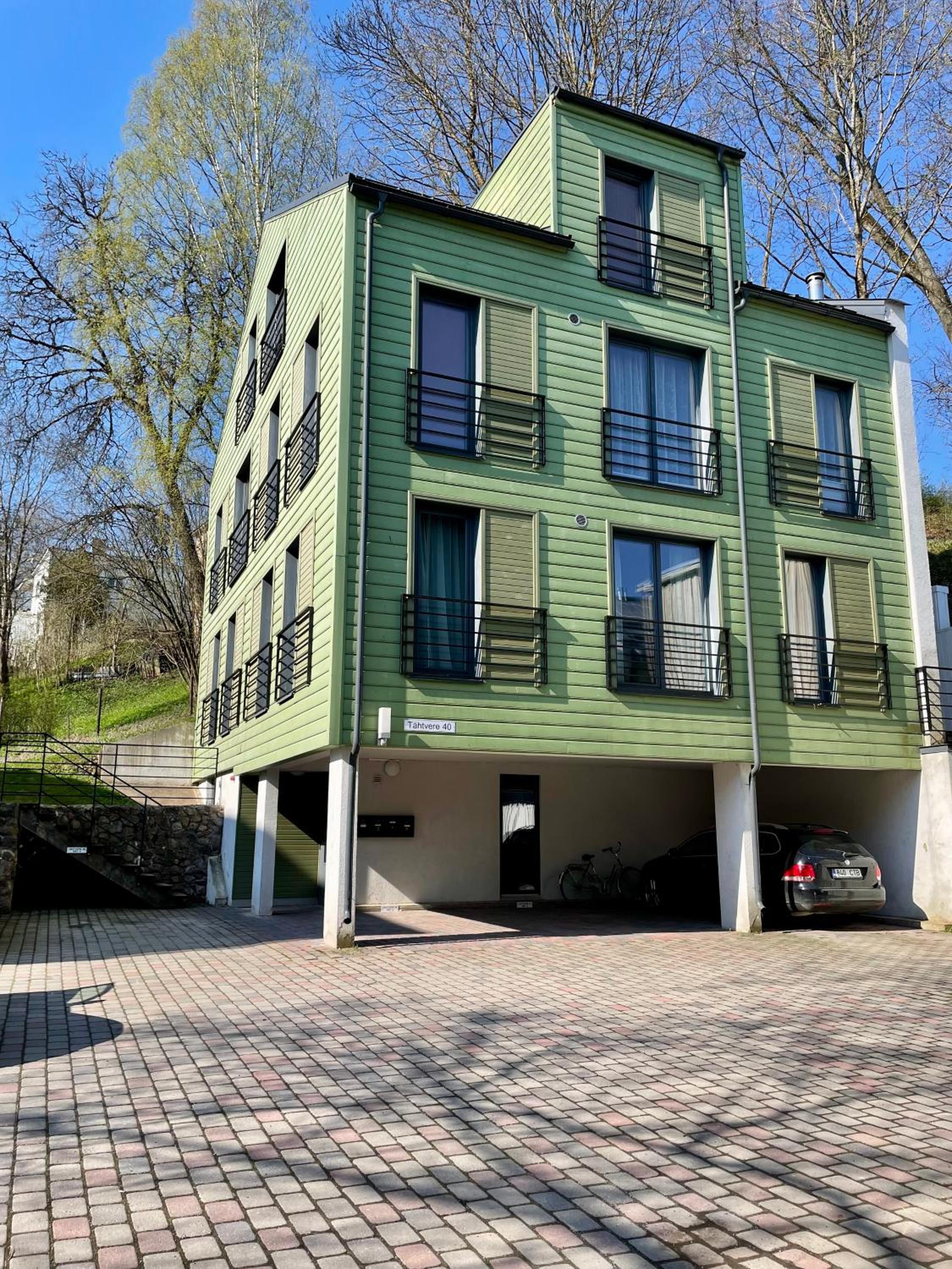 Green Side Apartment
