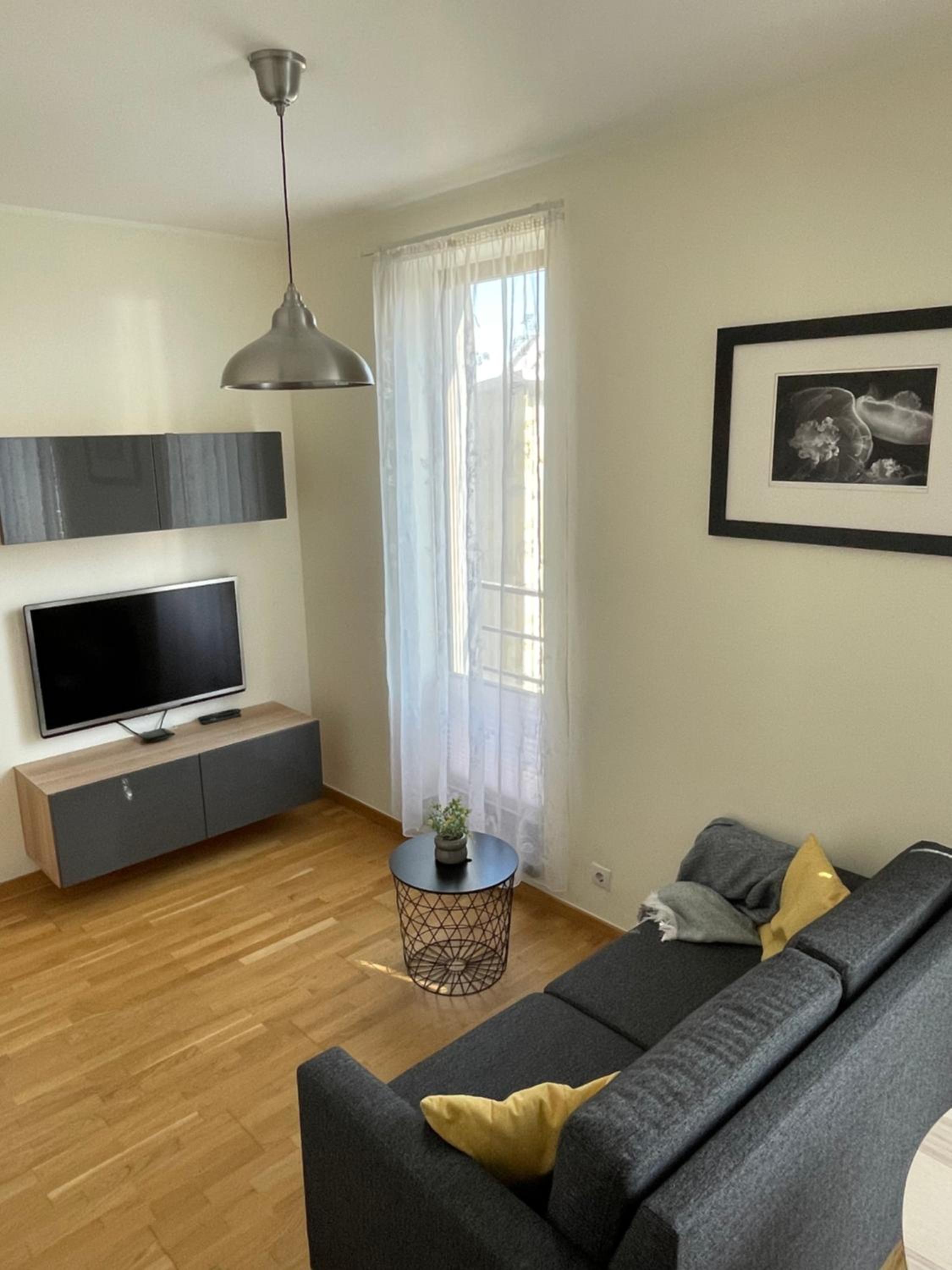 Green Side Apartment
