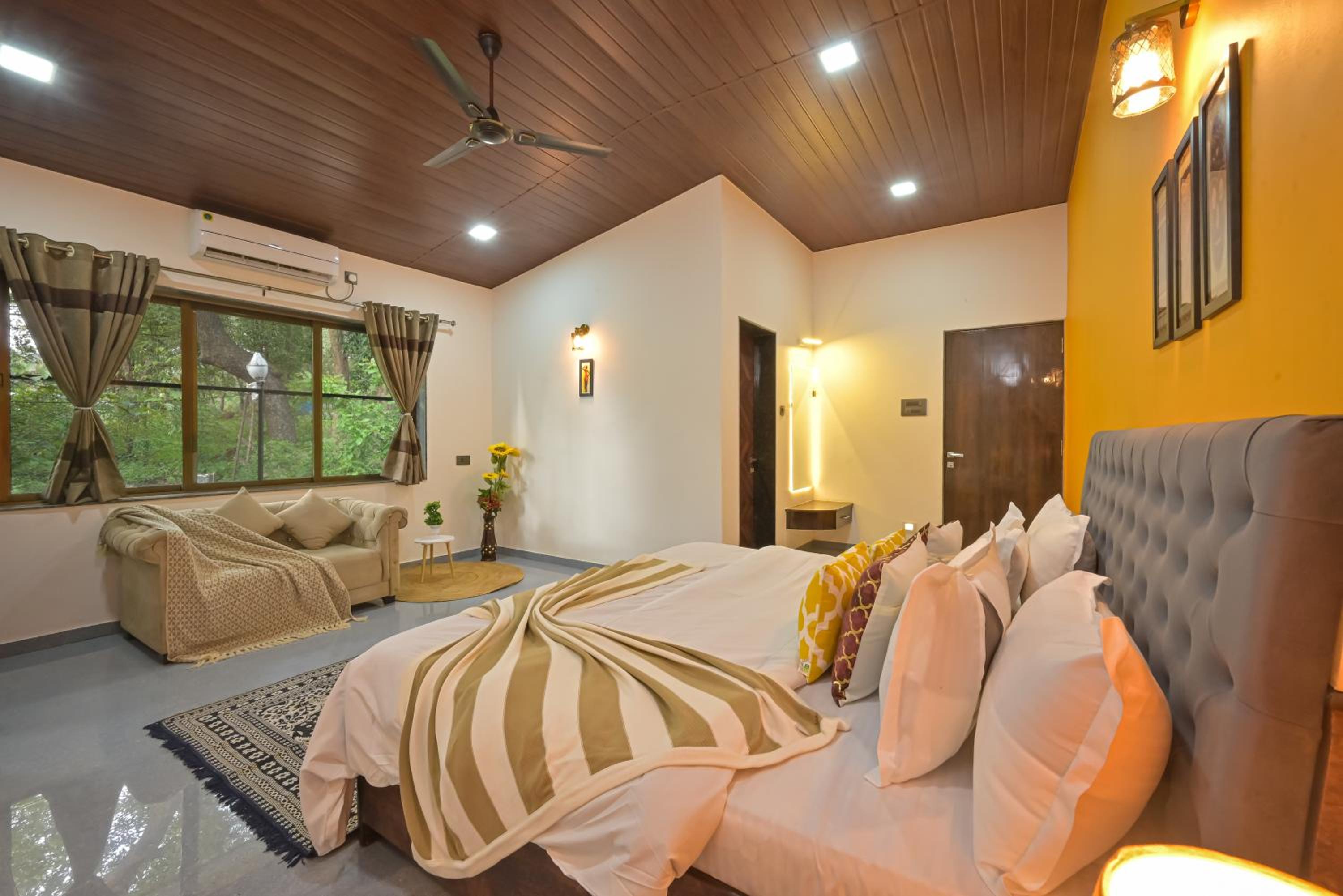 Lifeline Villas - Exquisite Pawna Lakeview Estate with Expansive Infinity Pool view 4
