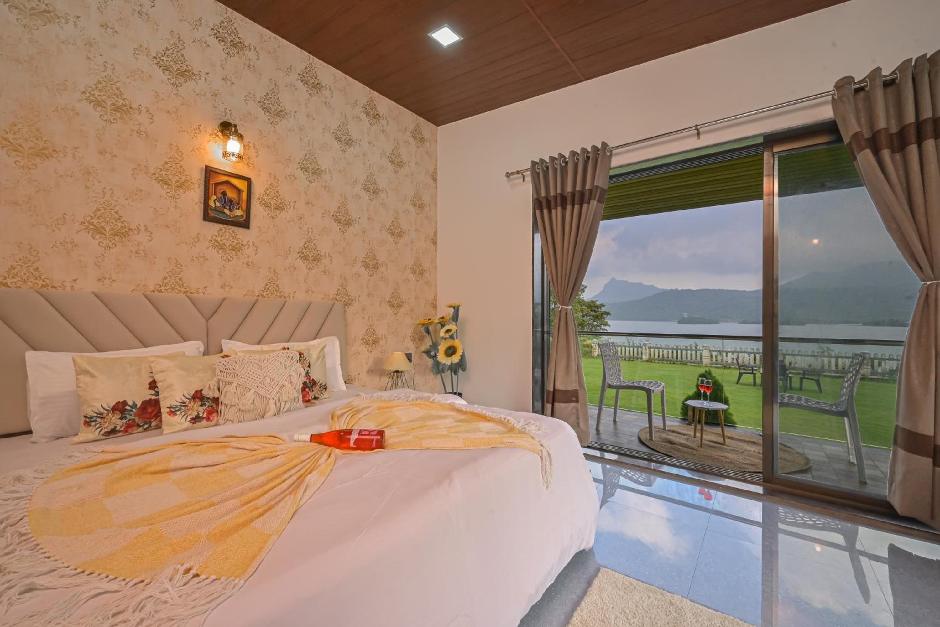 Lifeline Villas - Exquisite Pawna Lakeview Estate with Expansive Infinity Pool view 5