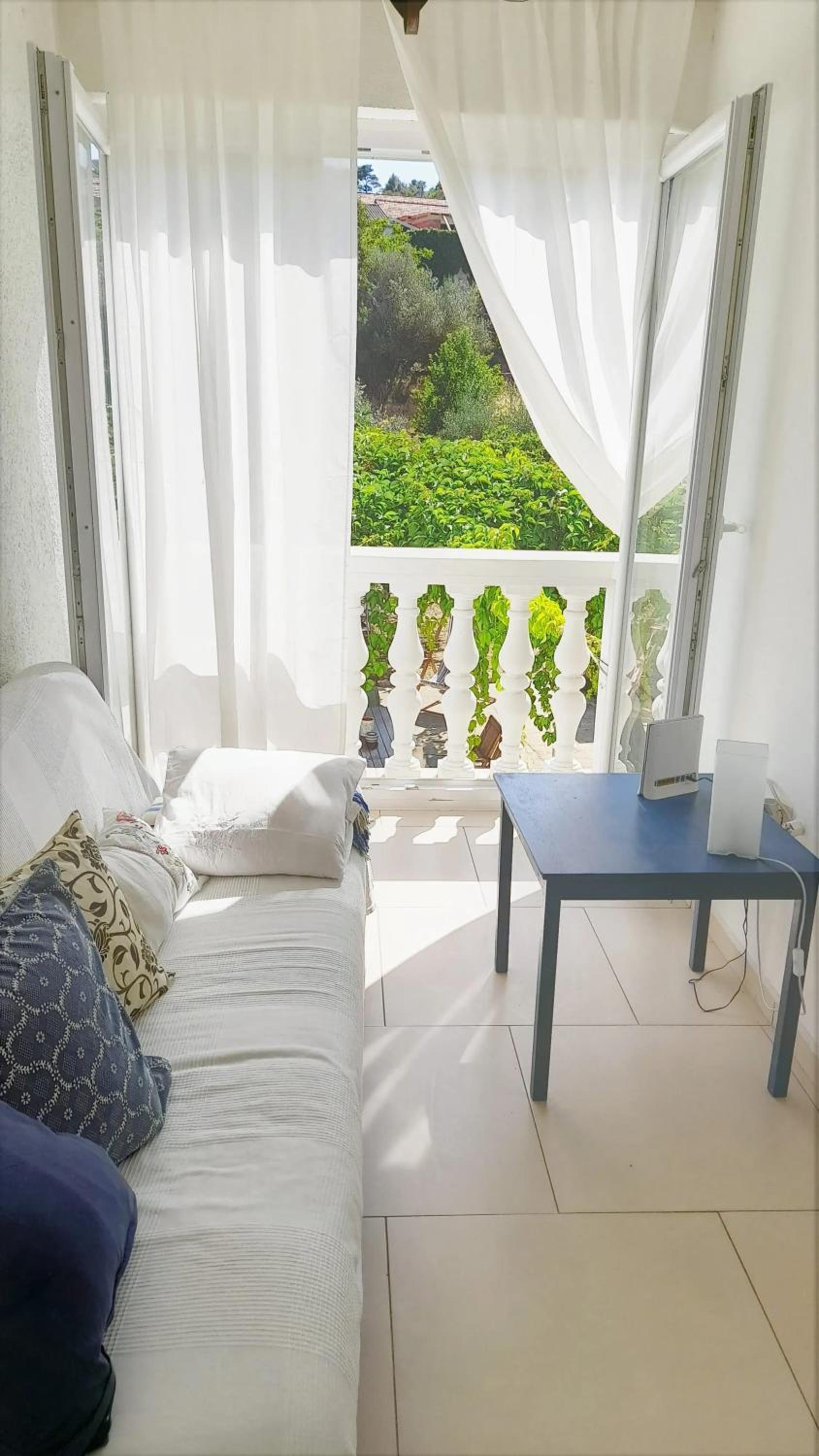Spacious house in Lukoran with sea view