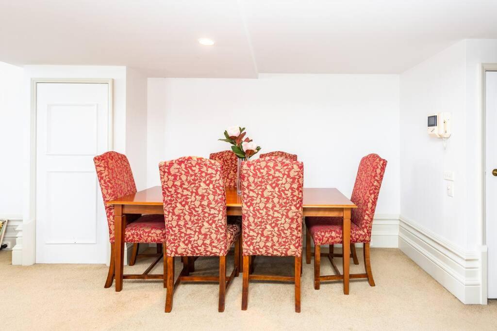 McMahon Suite - Central CBD view 5