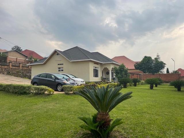 grande villa verdoyante à louer pour 1 mois