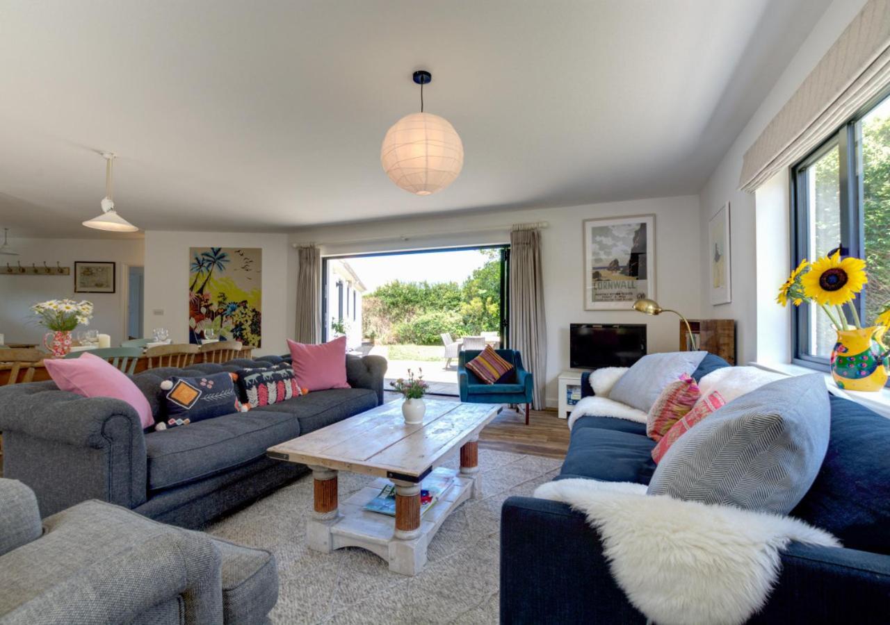 4 Bed in Trevone oc-p00696