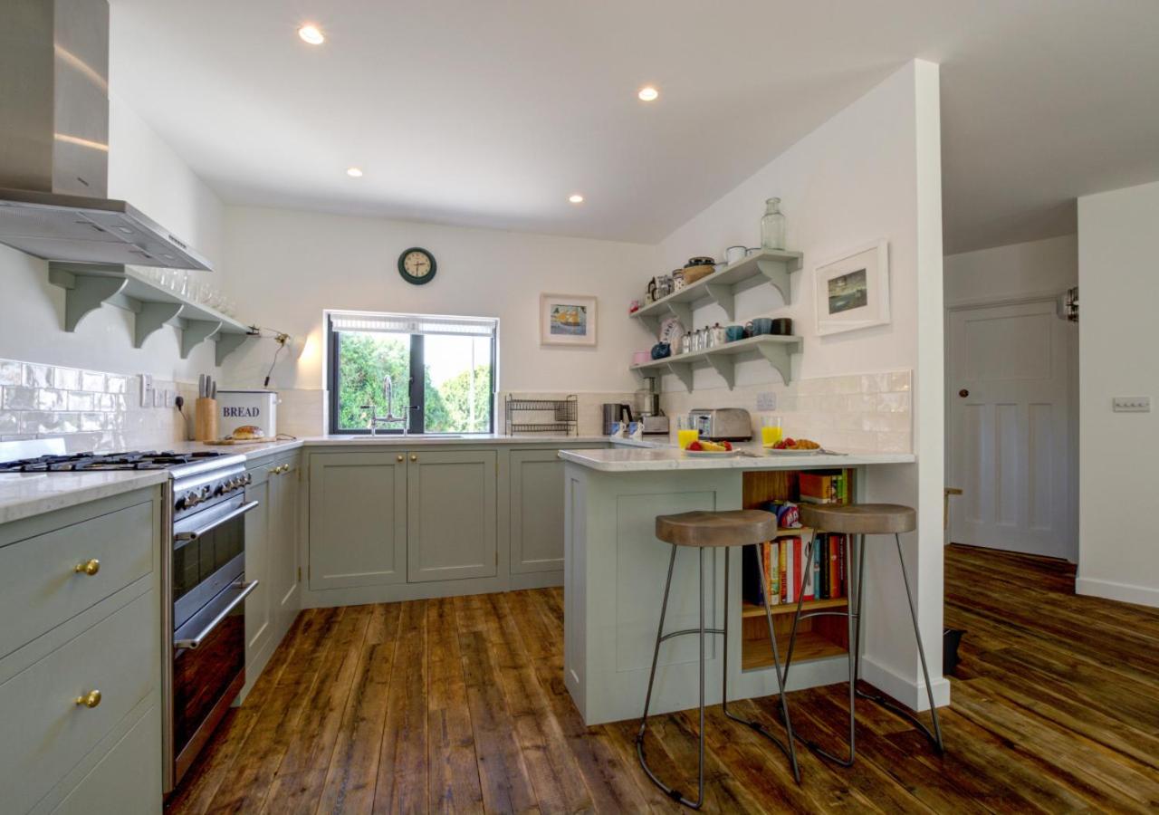 4 Bed in Trevone oc-p00696