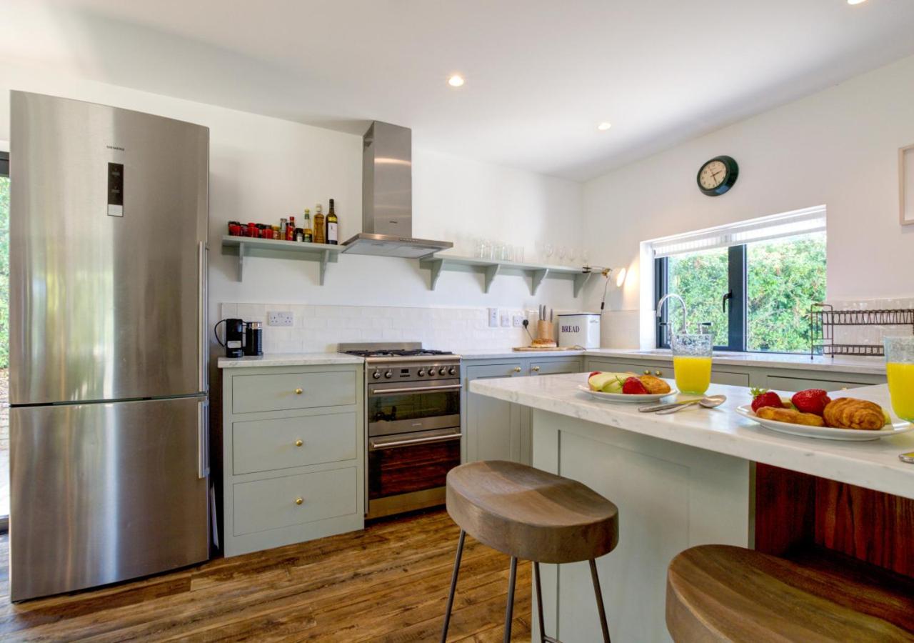 4 Bed in Trevone oc-p00696