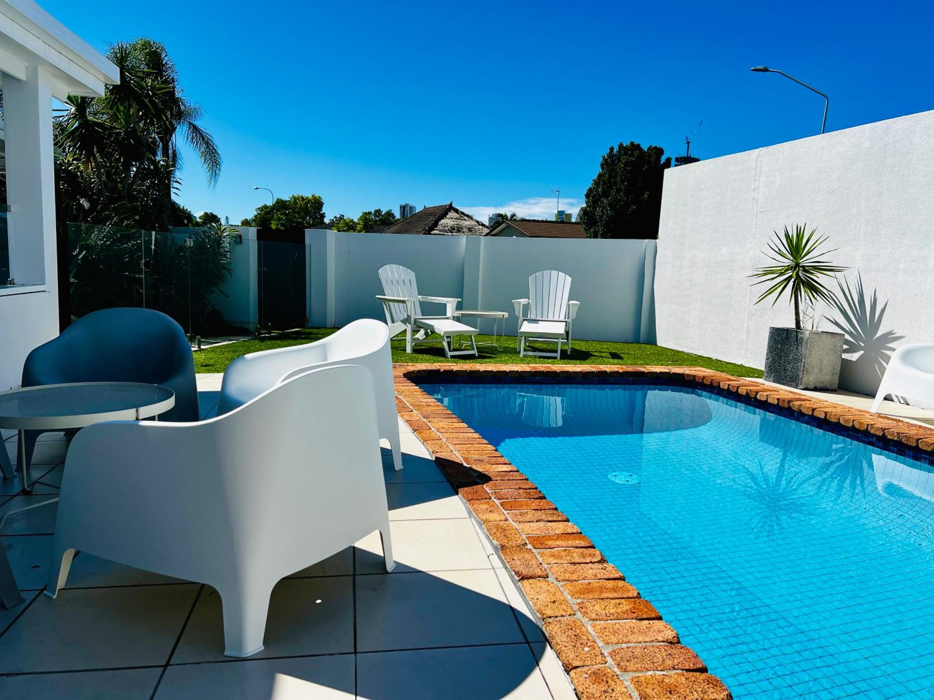 Reflections Broadbeach- Heated Pool! Complete Waterfront Entertainer with Huge Deck, Pool Table and Pontoon