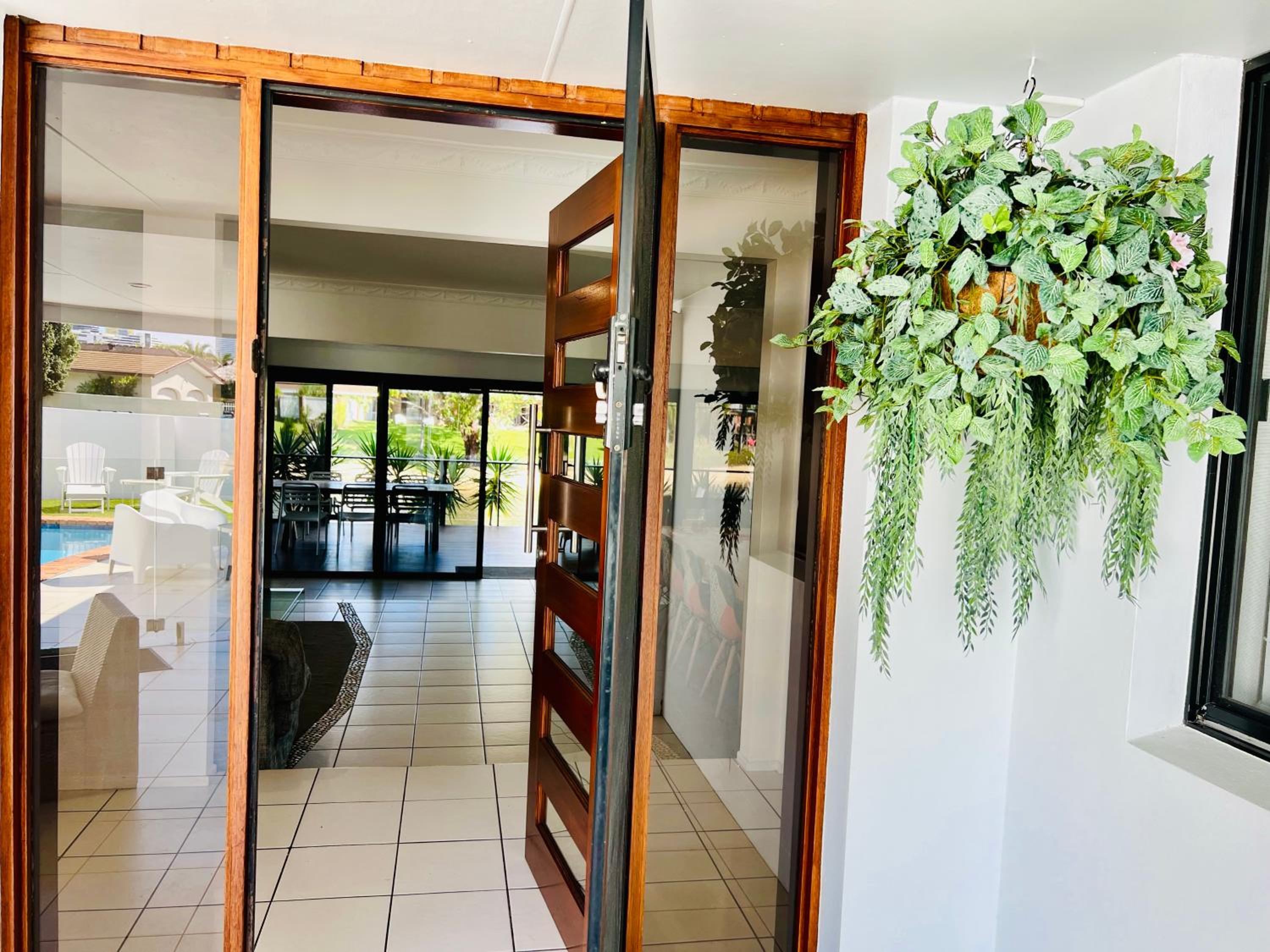 Reflections Broadbeach- Heated Pool! Complete Waterfront Entertainer with Huge Deck, Pool Table and Pontoon
