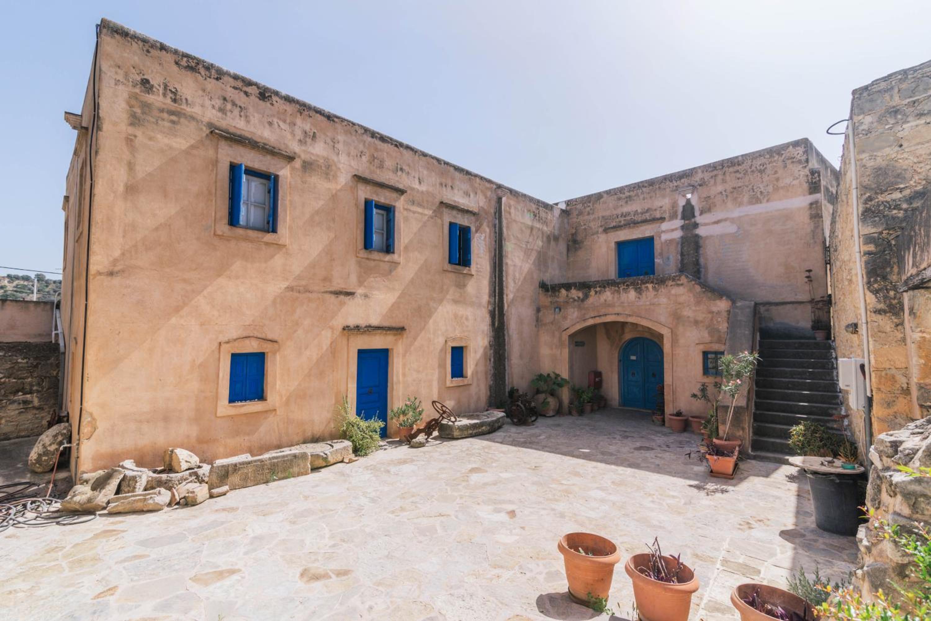 Faidra House