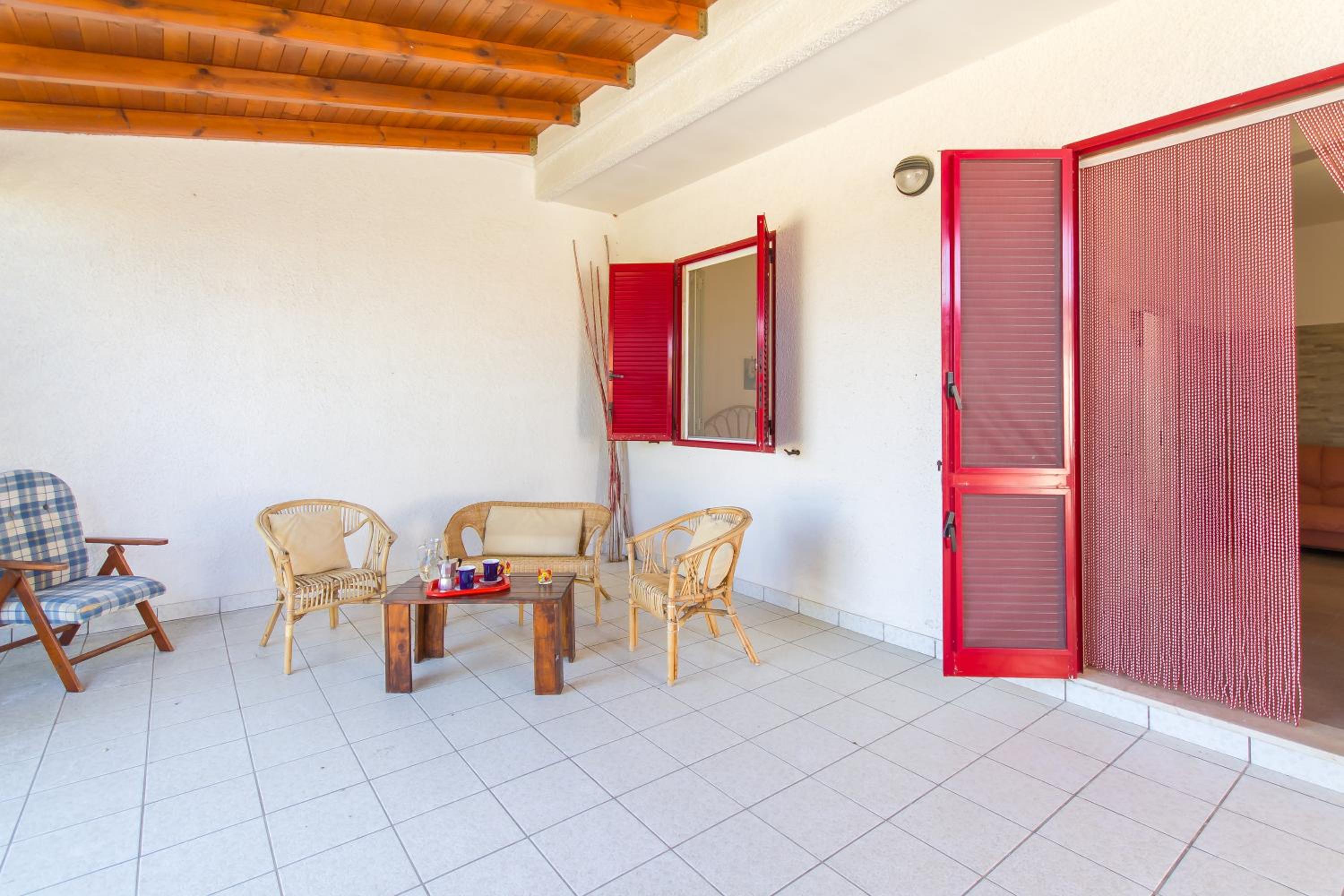 Villetta Rossa with garden - Happy Rentals view 3