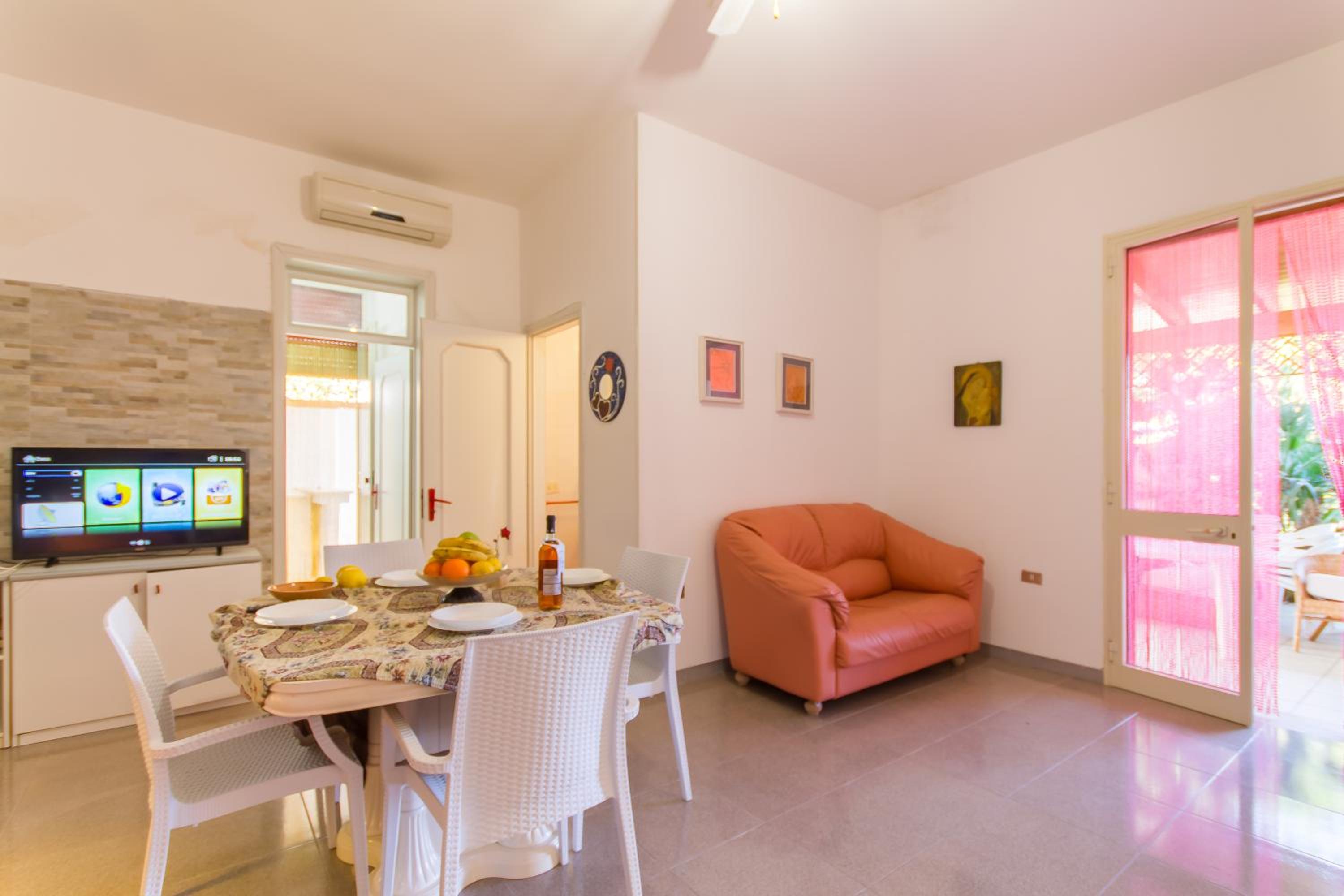 Villetta Rossa with garden - Happy Rentals view 5