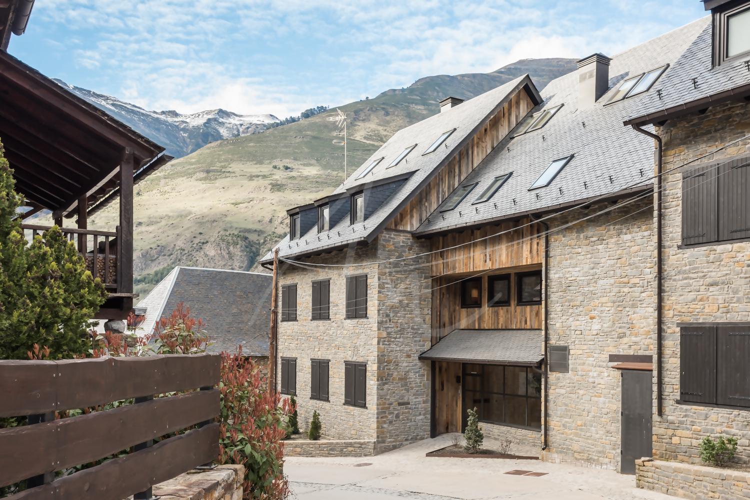Montardo by SeaMount Rentals