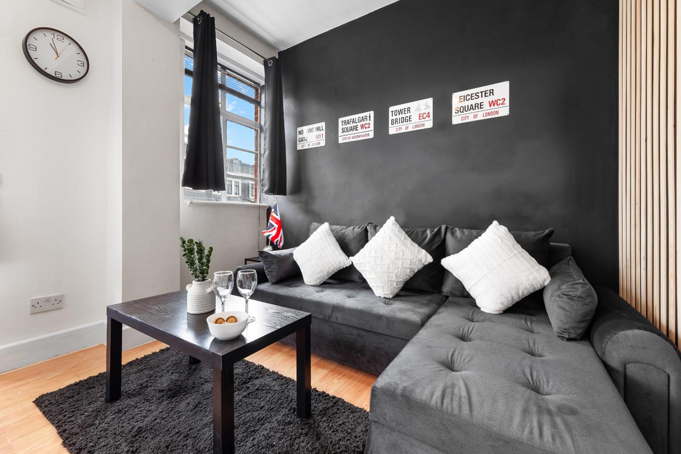 Paddington Station Paradise for up to 4 Guests! Dream Apartment 2 mins walk from Station with extra double Sofa Bed!