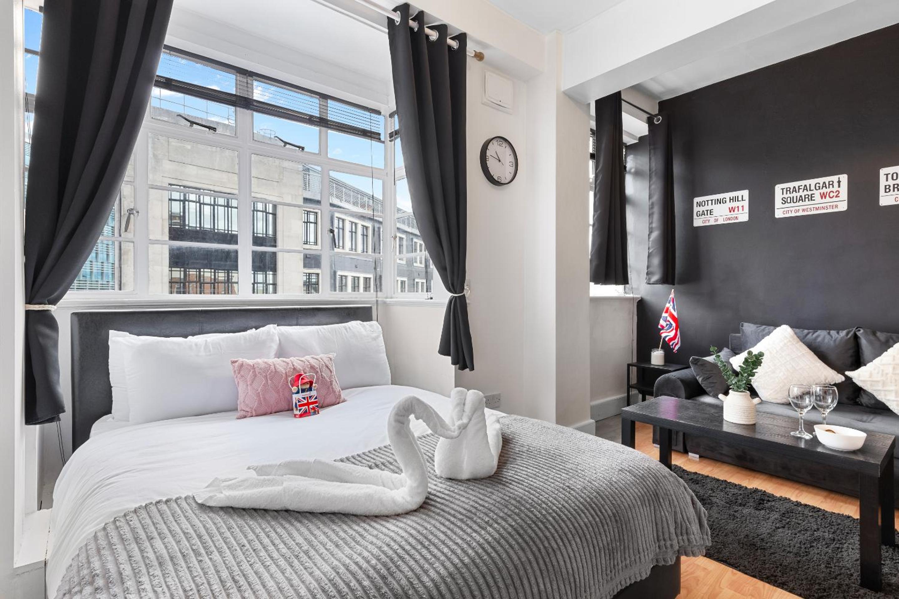 Paddington Station Paradise for up to 4 Guests! Dream Apartment 2 mins walk from Station with extra double Sofa Bed!
