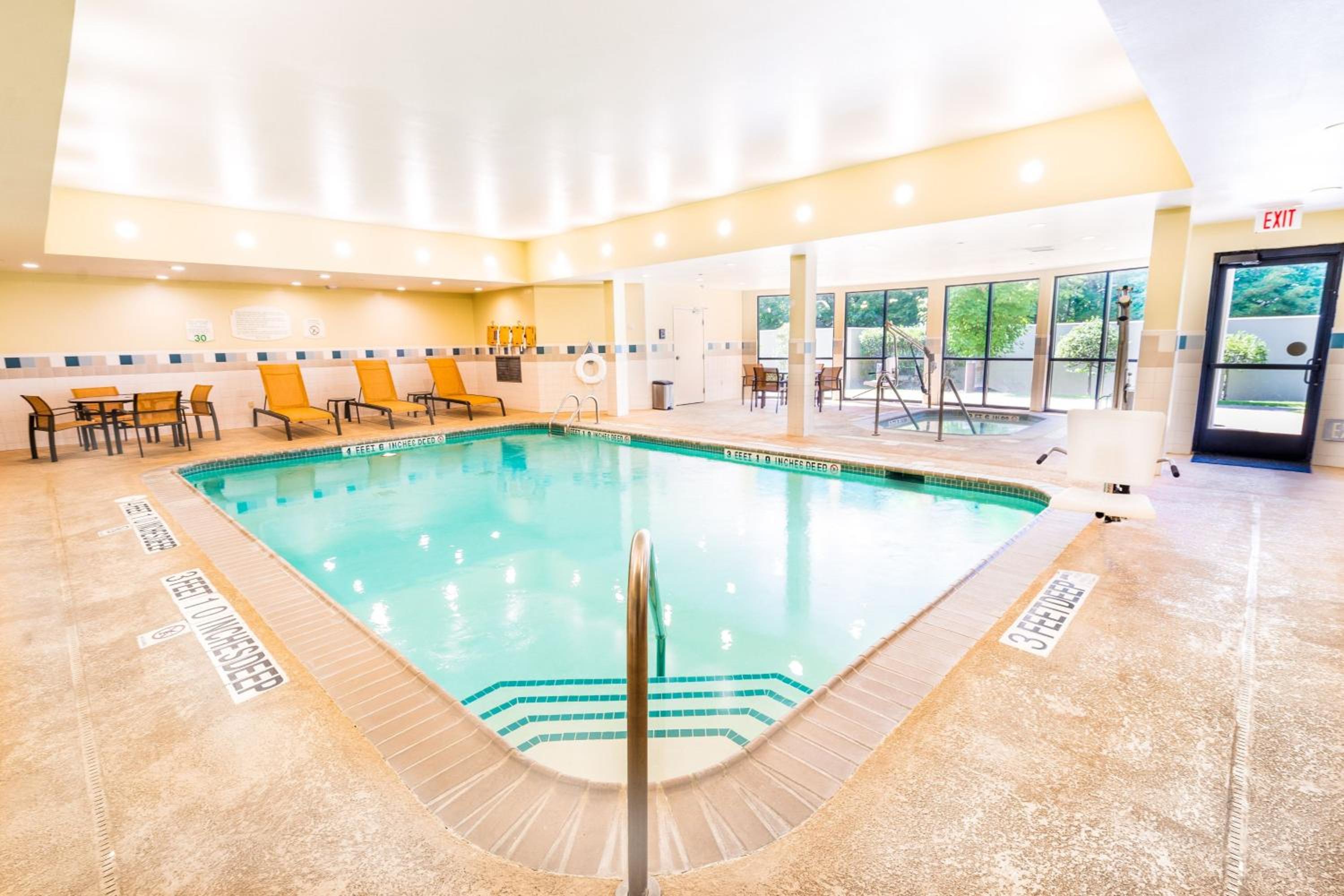 Kingston Vacations - Courtyard by Marriott Kingston - Property Image 49
