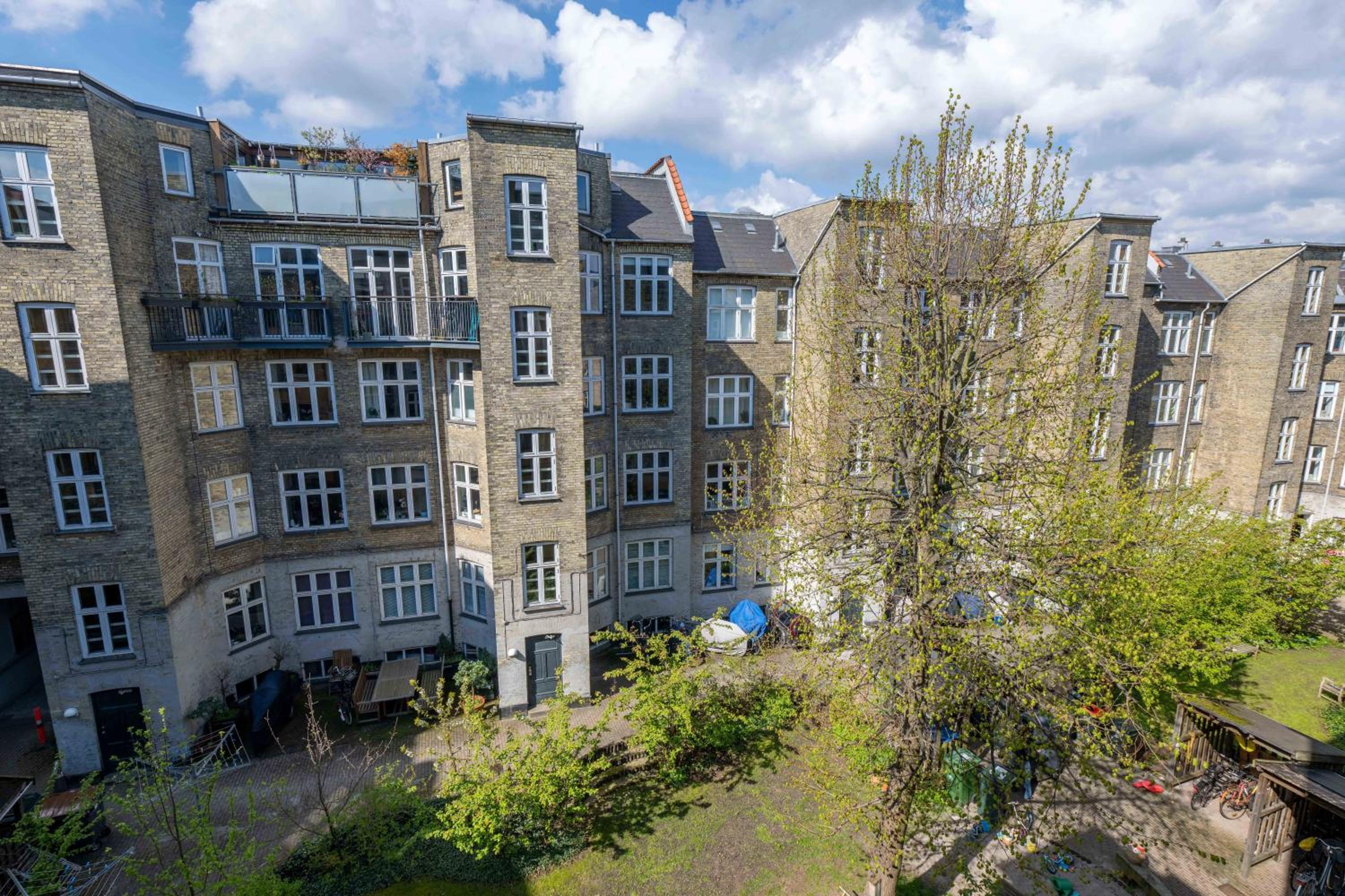 Cozy & Bright Apartment in Peaceful Area view 5