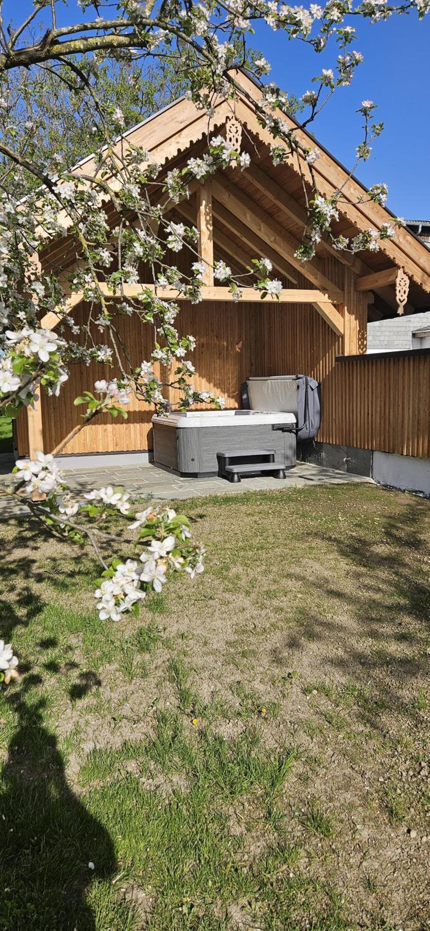 Chalet im Obstgarten