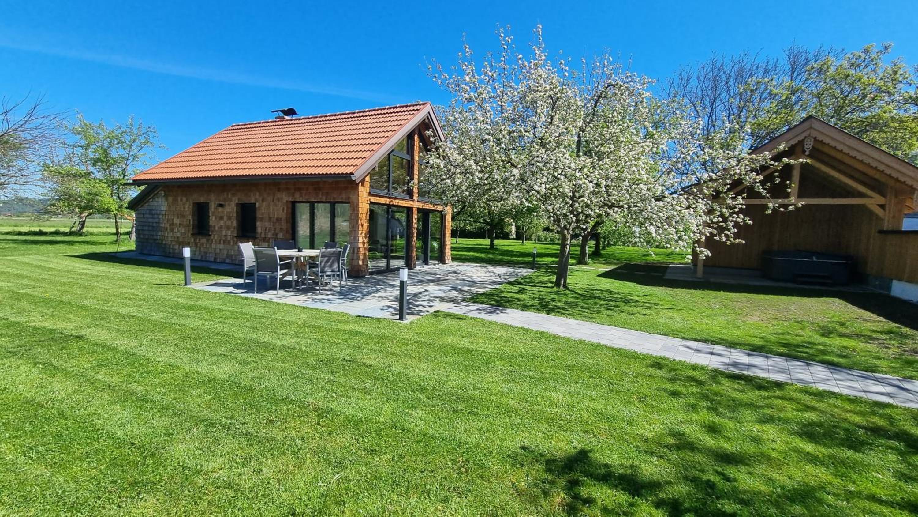 Chalet im Obstgarten