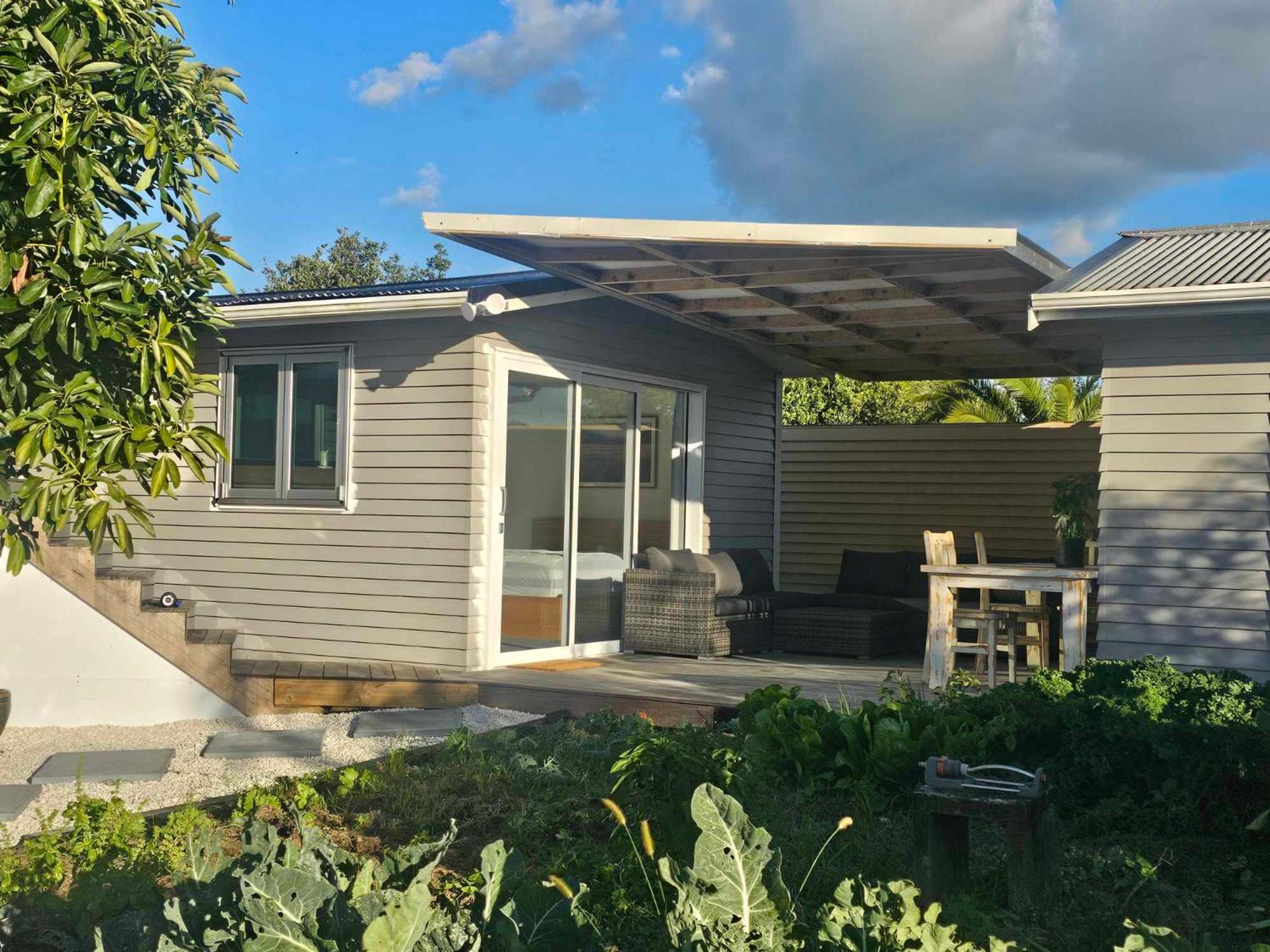 Beautiful Rural Hilltop Studio Unit view 3