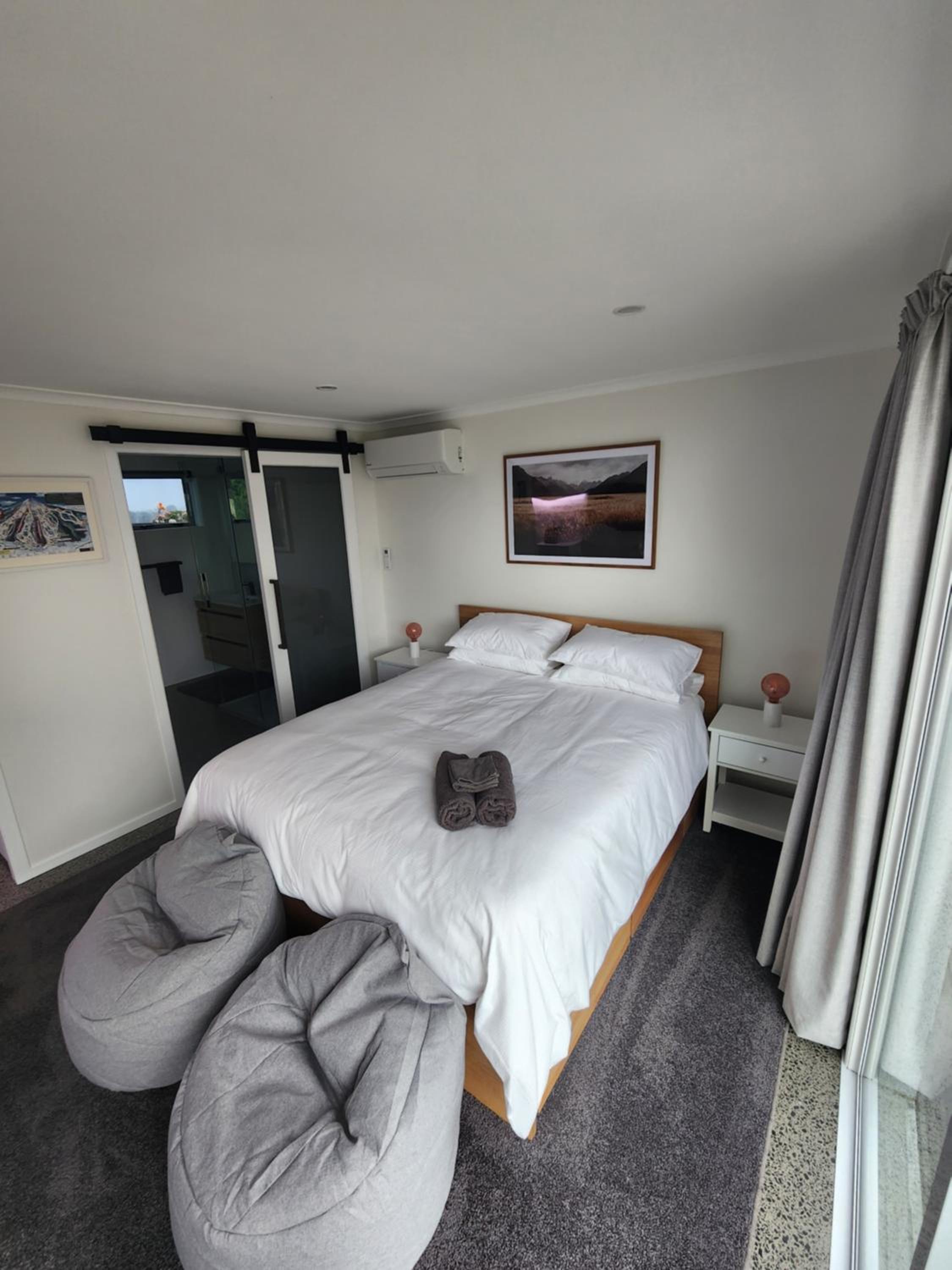 Beautiful Rural Hilltop Studio Unit view 4