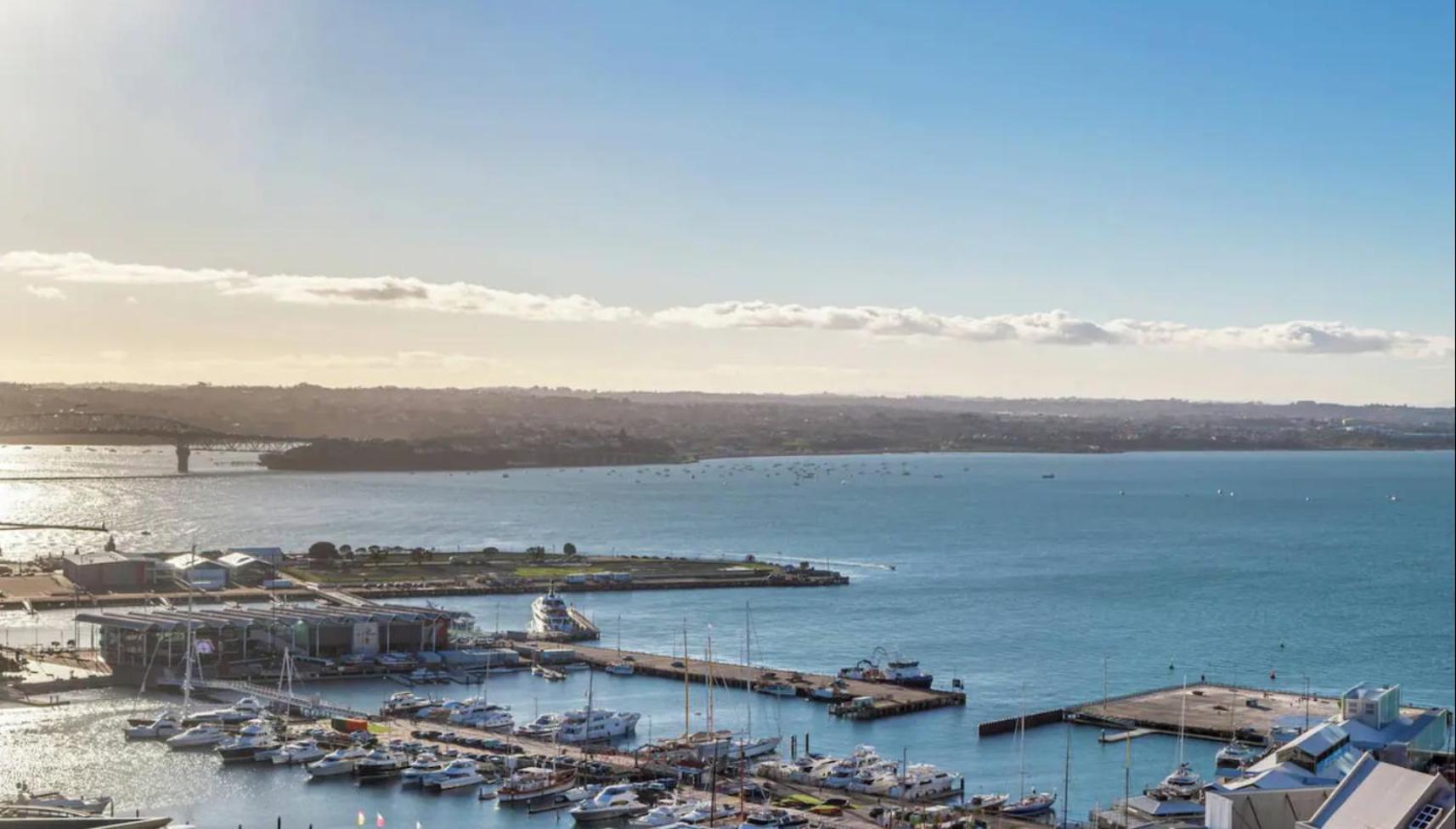Gorgeous Seaview 2 Bedroom Apartment in Auckland CBD
