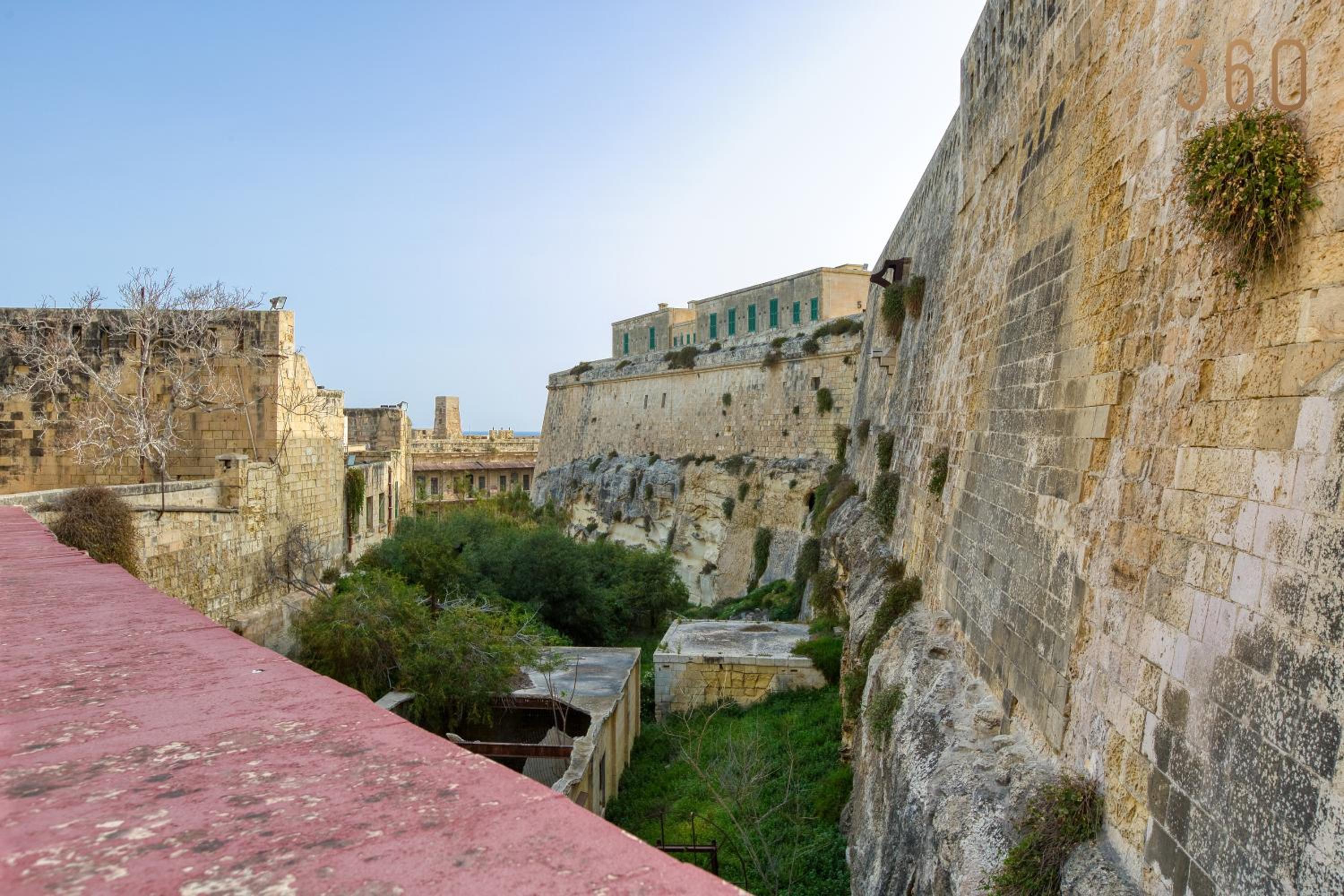 Comfortable 1BR home with Maltese Balcony in Valletta By 360 Estates view 2