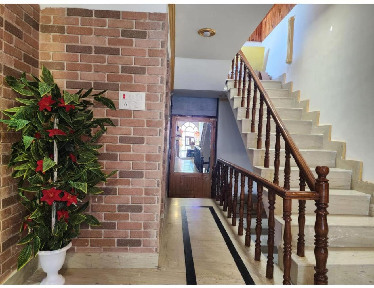 Palla's Inn & Suites-RESORTS, Srinagar view 5