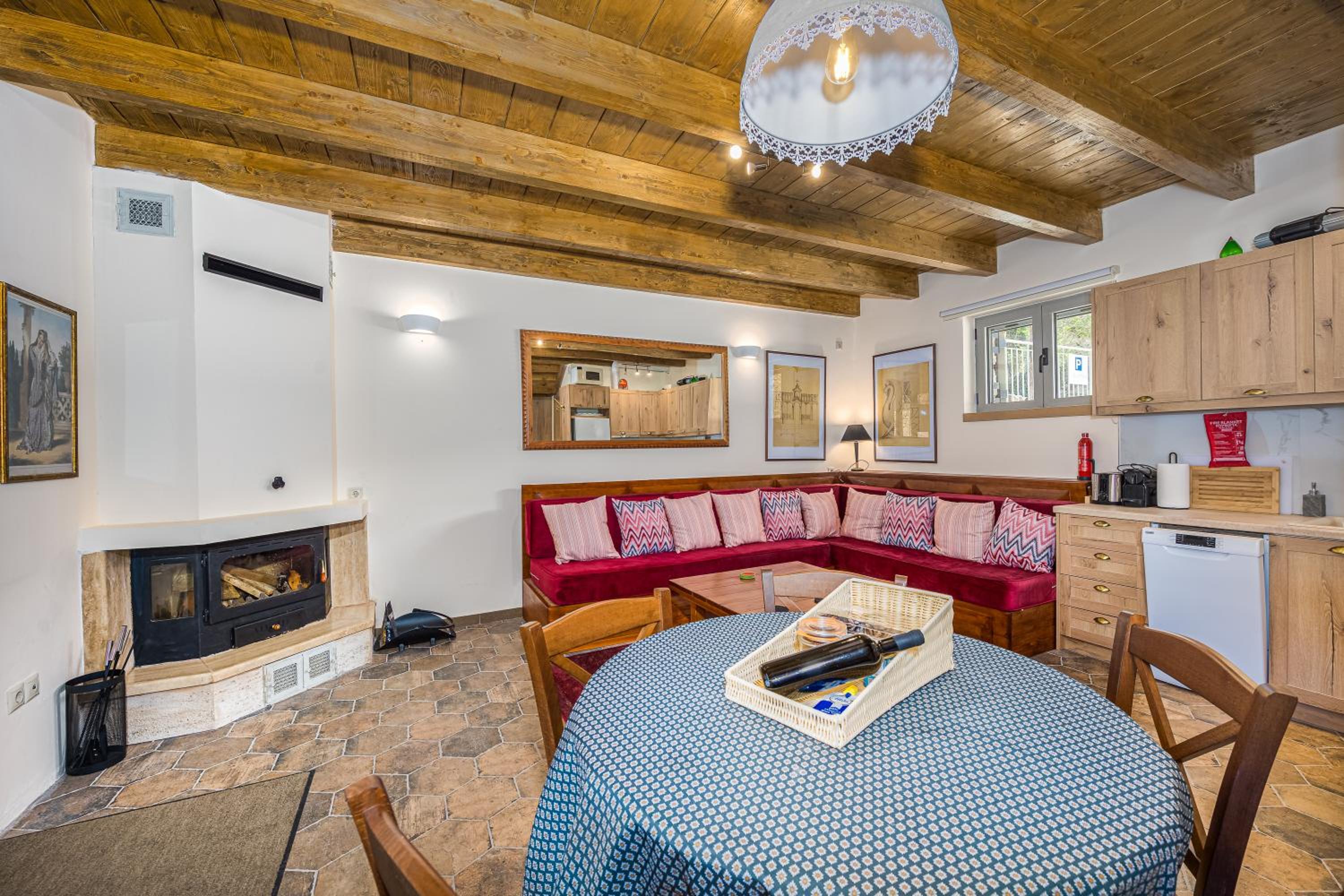 AROANIA suites