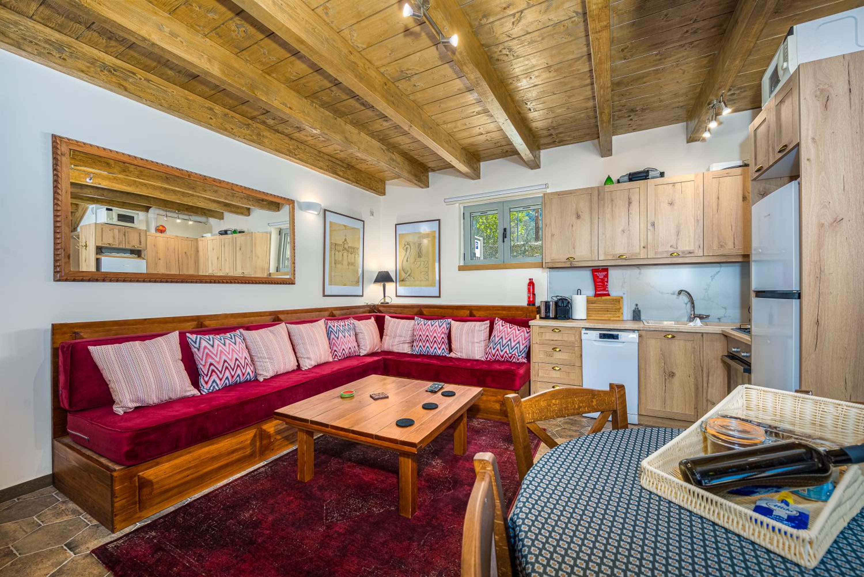 AROANIA suites