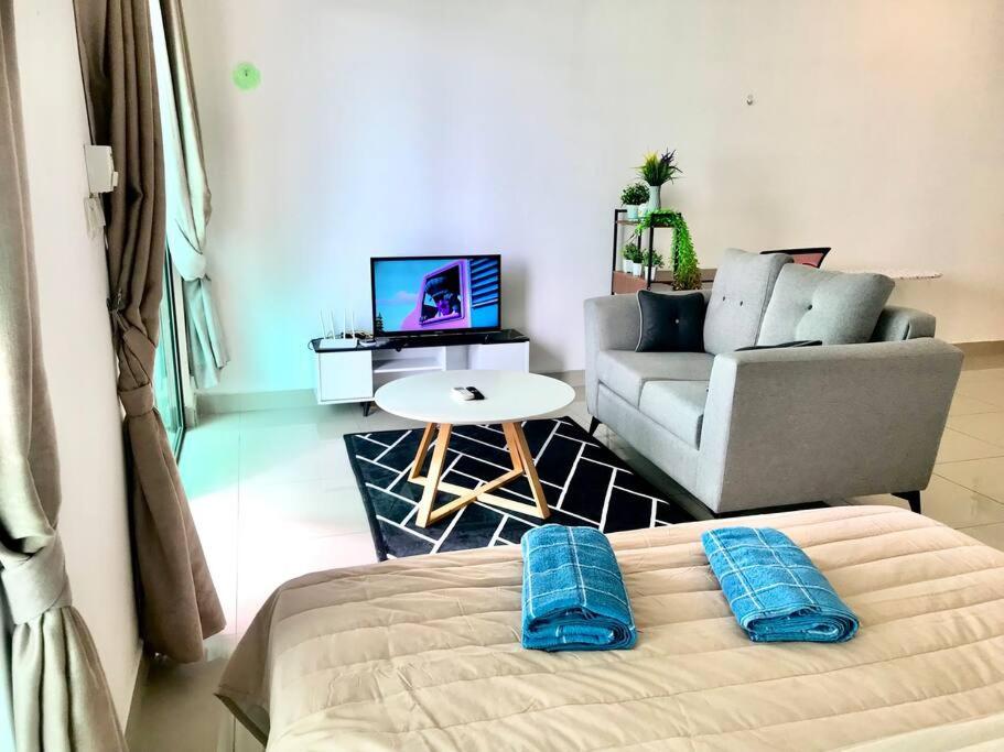 Cozy Cybersqaure Apex Pool View Free Parkin & Netflix With Wi-Fi 102 photo 3